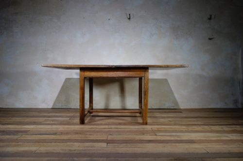 AN 18TH CENTURY FRENCH FRUITWOOD PROVINCIAL EXTENDING FARMHOUSE TABLE - ADDITIONAL PHOTO 3