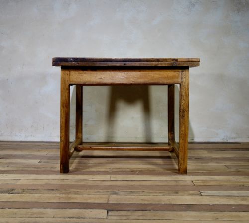 an 18th century french fruitwood provincial extending farmhouse table - CATEGORY: ANTIQUE TABLES - DATED 18TH CENTURY