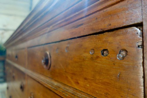 A MONUMENTAL 19TH CENTURY ITALIAN BANK OF DRAWERS SIDEBOARD - ADDITIONAL PHOTO 6