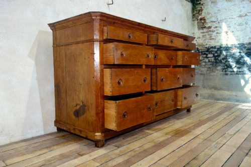 A MONUMENTAL 19TH CENTURY ITALIAN BANK OF DRAWERS SIDEBOARD - ADDITIONAL PHOTO 17