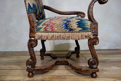 17TH CENTURY WALNUT OPEN ARMCHAIR NATIONAL TRUST IN POINTE D'HONGERIE NEEDLEWORK - ADDITIONAL PHOTO 4
