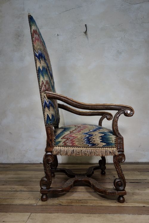 17TH CENTURY WALNUT OPEN ARMCHAIR NATIONAL TRUST IN POINTE D'HONGERIE NEEDLEWORK - ADDITIONAL PHOTO 6