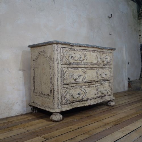 AN ORIGINAL PAINTED FRENCH SERPENTINE COMMODE CHEST OF DRAWERS - ADDITIONAL PHOTO 3