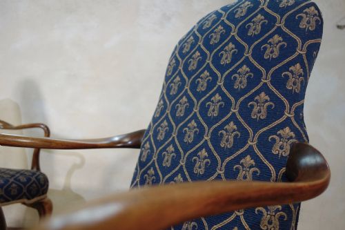 A PAIR OF EARLY 20TH CENTURY QUEEN ANNE UPHOLSTERED OPEN ARMCHAIRS SHEPHERD CROOK ARMS - ADDITIONAL PHOTO 2