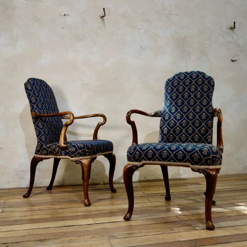 A PAIR OF EARLY 20TH CENTURY QUEEN ANNE UPHOLSTERED OPEN ARMCHAIRS SHEPHERD CROOK ARMS - ADDITIONAL PHOTO 3