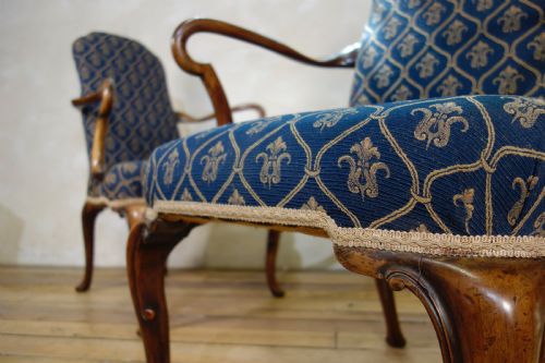 A PAIR OF EARLY 20TH CENTURY QUEEN ANNE UPHOLSTERED OPEN ARMCHAIRS SHEPHERD CROOK ARMS - ADDITIONAL PHOTO 4