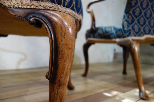 A PAIR OF EARLY 20TH CENTURY QUEEN ANNE UPHOLSTERED OPEN ARMCHAIRS SHEPHERD CROOK ARMS - ADDITIONAL PHOTO 6
