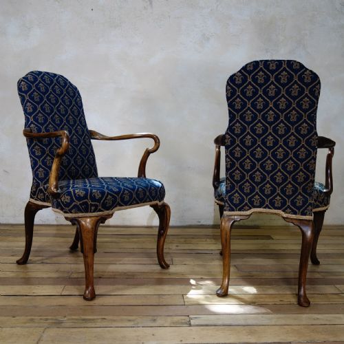 A PAIR OF EARLY 20TH CENTURY QUEEN ANNE UPHOLSTERED OPEN ARMCHAIRS SHEPHERD CROOK ARMS - ADDITIONAL PHOTO 7