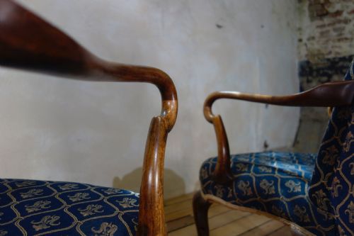 A PAIR OF EARLY 20TH CENTURY QUEEN ANNE UPHOLSTERED OPEN ARMCHAIRS SHEPHERD CROOK ARMS - ADDITIONAL PHOTO 9