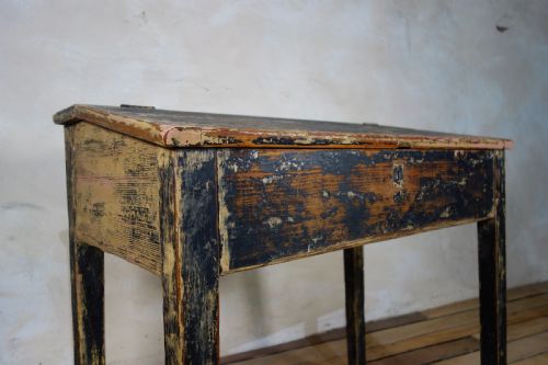 A LATE 18TH CENTURY FRENCH PRIMITIVE SLANTED SCHOOL DESK - ADDITIONAL PHOTO 2