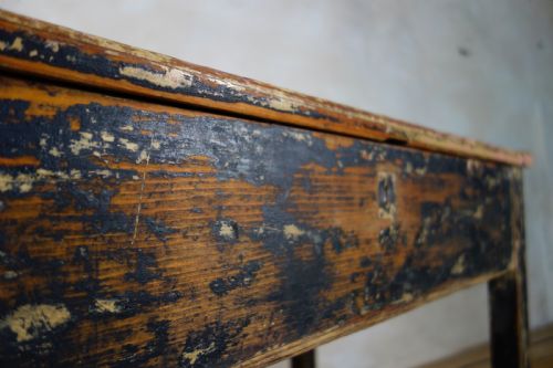 A LATE 18TH CENTURY FRENCH PRIMITIVE SLANTED SCHOOL DESK - ADDITIONAL PHOTO 4