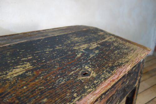 A LATE 18TH CENTURY FRENCH PRIMITIVE SLANTED SCHOOL DESK - ADDITIONAL PHOTO 5