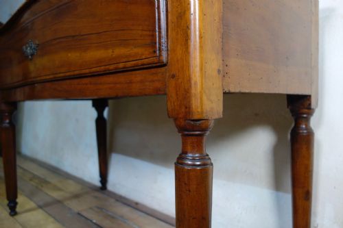 A LATE 18TH CENTURY WALNUT ITALIAN SERPENTINE CONSOLE TABLE - ADDITIONAL PHOTO 5