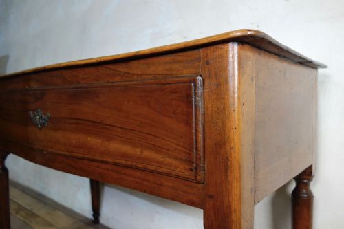A LATE 18TH CENTURY WALNUT ITALIAN SERPENTINE CONSOLE TABLE - ADDITIONAL PHOTO 7