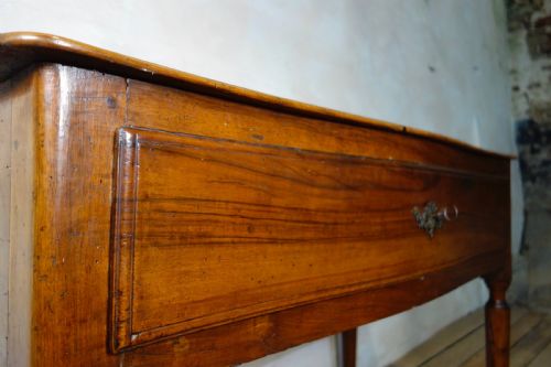 A LATE 18TH CENTURY WALNUT ITALIAN SERPENTINE CONSOLE TABLE - ADDITIONAL PHOTO 8