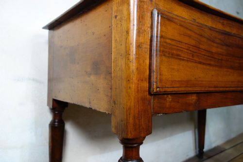 A LATE 18TH CENTURY WALNUT ITALIAN SERPENTINE CONSOLE TABLE - ADDITIONAL PHOTO 10
