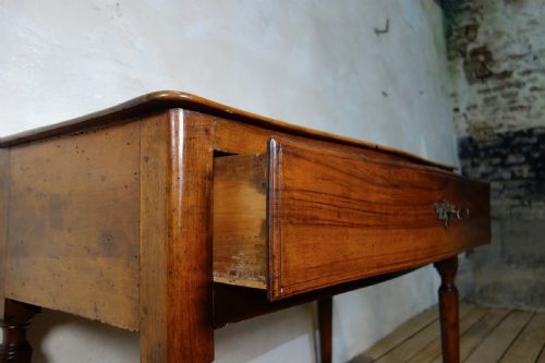 A LATE 18TH CENTURY WALNUT ITALIAN SERPENTINE CONSOLE TABLE - ADDITIONAL PHOTO 11