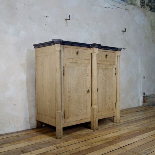 A LARGE TALL EARLY 19TH CENTURY FRENCH BLEACHED OAK EMPIRE SIDE CABINET CUPBOARD - ADDITIONAL PHOTO 2