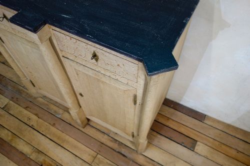 A LARGE TALL EARLY 19TH CENTURY FRENCH BLEACHED OAK EMPIRE SIDE CABINET CUPBOARD - ADDITIONAL PHOTO 7