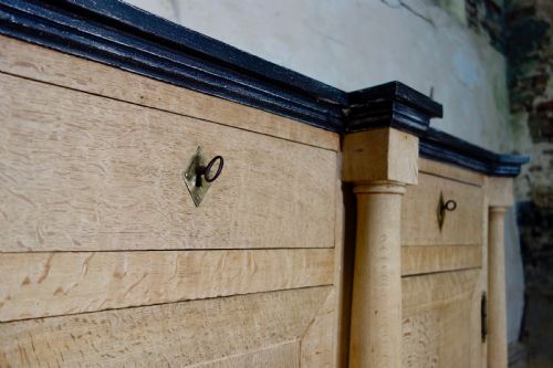 A LARGE TALL EARLY 19TH CENTURY FRENCH BLEACHED OAK EMPIRE SIDE CABINET CUPBOARD - ADDITIONAL PHOTO 8