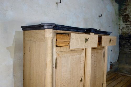 A LARGE TALL EARLY 19TH CENTURY FRENCH BLEACHED OAK EMPIRE SIDE CABINET CUPBOARD - ADDITIONAL PHOTO 11