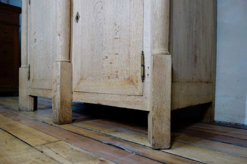 A LARGE TALL EARLY 19TH CENTURY FRENCH BLEACHED OAK EMPIRE SIDE CABINET CUPBOARD - ADDITIONAL PHOTO 13
