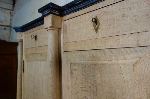 A LARGE TALL EARLY 19TH CENTURY FRENCH BLEACHED OAK EMPIRE SIDE CABINET CUPBOARD - ADDITIONAL PHOTO 15
