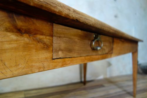 A 19TH CENTURY FRENCH FRUITWOOD FARMHOUSE TABLE - ADDITIONAL PHOTO 2