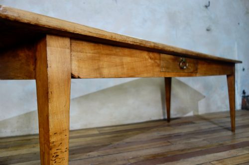 A 19TH CENTURY FRENCH FRUITWOOD FARMHOUSE TABLE - ADDITIONAL PHOTO 4