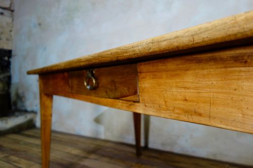 A 19TH CENTURY FRENCH FRUITWOOD FARMHOUSE TABLE - ADDITIONAL PHOTO 10