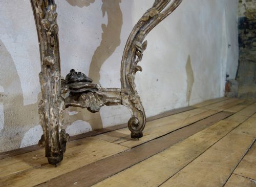 AN 18TH CENTURY FRENCH MARBLE TOP CONSOLE TABLE - ADDITIONAL PHOTO 2