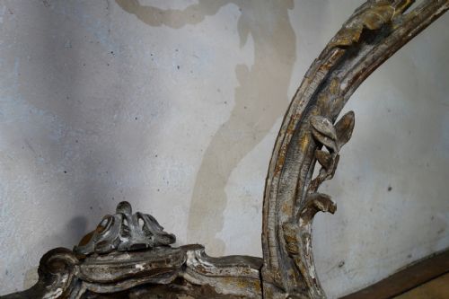 AN 18TH CENTURY FRENCH MARBLE TOP CONSOLE TABLE - ADDITIONAL PHOTO 7
