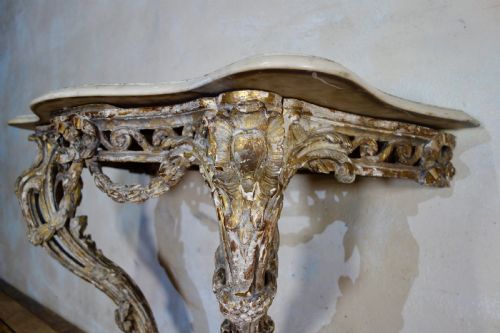 AN 18TH CENTURY FRENCH MARBLE TOP CONSOLE TABLE - ADDITIONAL PHOTO 10