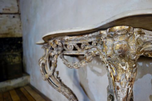 AN 18TH CENTURY FRENCH MARBLE TOP CONSOLE TABLE - ADDITIONAL PHOTO 11