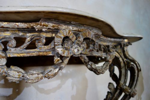 AN 18TH CENTURY FRENCH MARBLE TOP CONSOLE TABLE - ADDITIONAL PHOTO 12