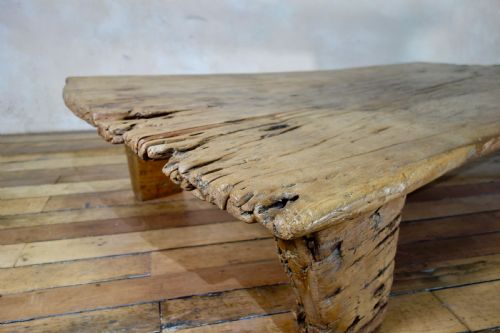 A SUPERB 19TH CENTURY LARGE SINGLE PLANK COFFEE TABLE - ADDITIONAL PHOTO 4