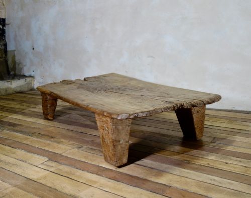 A SUPERB 19TH CENTURY LARGE SINGLE PLANK COFFEE TABLE - ADDITIONAL PHOTO 5