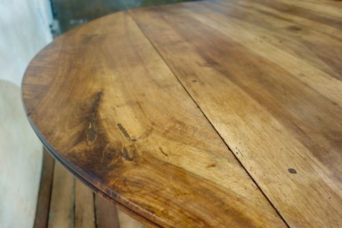 A 19TH CENTURY FRENCH CHESTNUT DROP LEAF TABLE - ADDITIONAL PHOTO 7