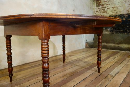 A 19TH CENTURY FRENCH CHESTNUT DROP LEAF TABLE - ADDITIONAL PHOTO 9