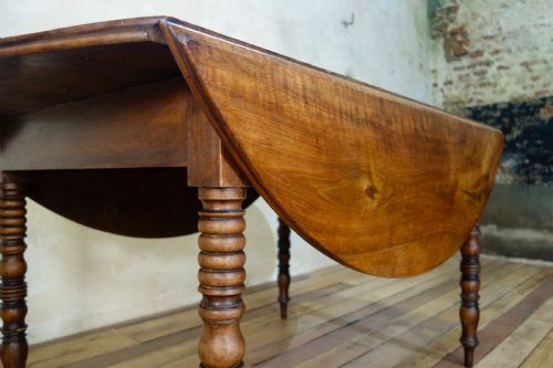 A 19TH CENTURY FRENCH CHESTNUT DROP LEAF TABLE - ADDITIONAL PHOTO 11