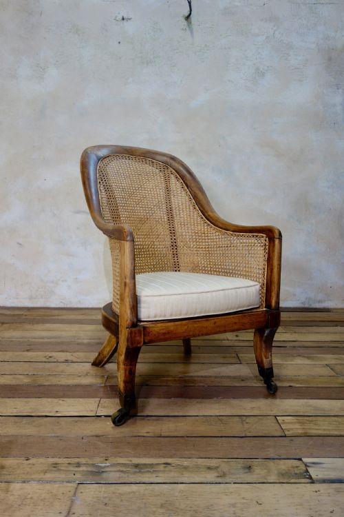 A REGENCY 19TH CENTURY CANED BERGERE LIBRARY TUB CHAIR GILLOWS MANNER - ADDITIONAL PHOTO 11