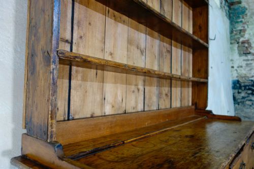 18TH CENTURY FARMHOUSE FRUITWOOD AND PINE POT BOARD KITCHEN DRESSER PLATE RACK - ADDITIONAL PHOTO 1