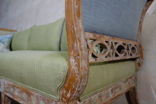 AN ELEGANT 18TH CENTURY GUSTAVIAN SWEDISH DRY SCRAPED SOFA LINDOME CIRCA 1790 - ADDITIONAL PHOTO 7