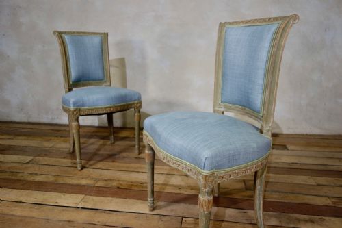 A PAIR OF FRENCH 19TH CENTURY LOUIS XVI STYLE UPHOLSTERED SERPENTINE SIDE CHAIRS - ADDITIONAL PHOTO 1