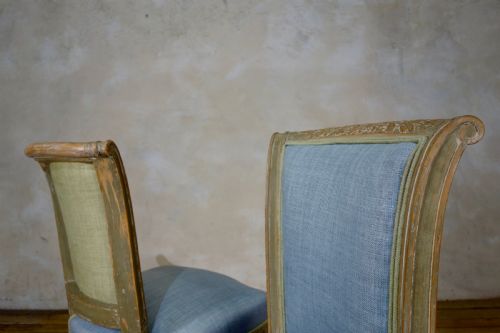 A PAIR OF FRENCH 19TH CENTURY LOUIS XVI STYLE UPHOLSTERED SERPENTINE SIDE CHAIRS - ADDITIONAL PHOTO 7