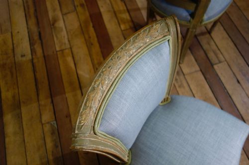 A PAIR OF FRENCH 19TH CENTURY LOUIS XVI STYLE UPHOLSTERED SERPENTINE SIDE CHAIRS - ADDITIONAL PHOTO 13