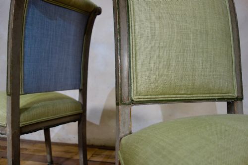A PAIR OF 19TH CENTURY FRENCH PAINTED LOUIS XVI STYLE SIDE CHAIRS - ADDITIONAL PHOTO 5