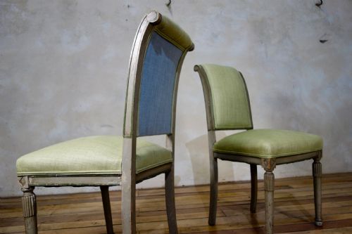 A PAIR OF 19TH CENTURY FRENCH PAINTED LOUIS XVI STYLE SIDE CHAIRS - ADDITIONAL PHOTO 8