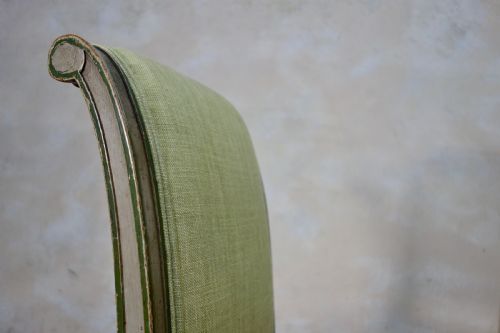 A PAIR OF 19TH CENTURY FRENCH PAINTED LOUIS XVI STYLE SIDE CHAIRS - ADDITIONAL PHOTO 10