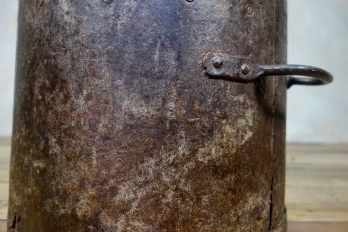 A PRIMITIVE 19THCENTURY BUSHEL BARREL MEASURE VESSEL - ADDITIONAL PHOTO 2